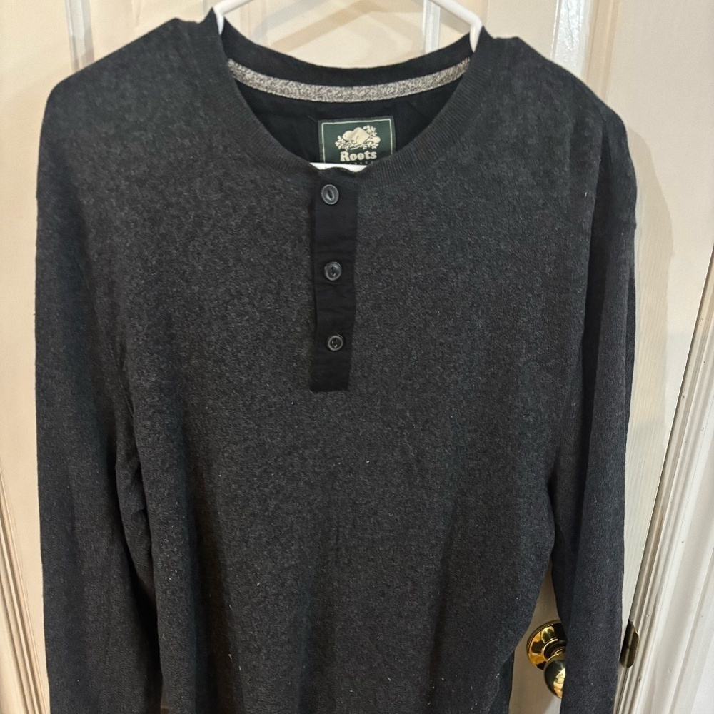 roots long sleeve sweatshirt like (thin material)
